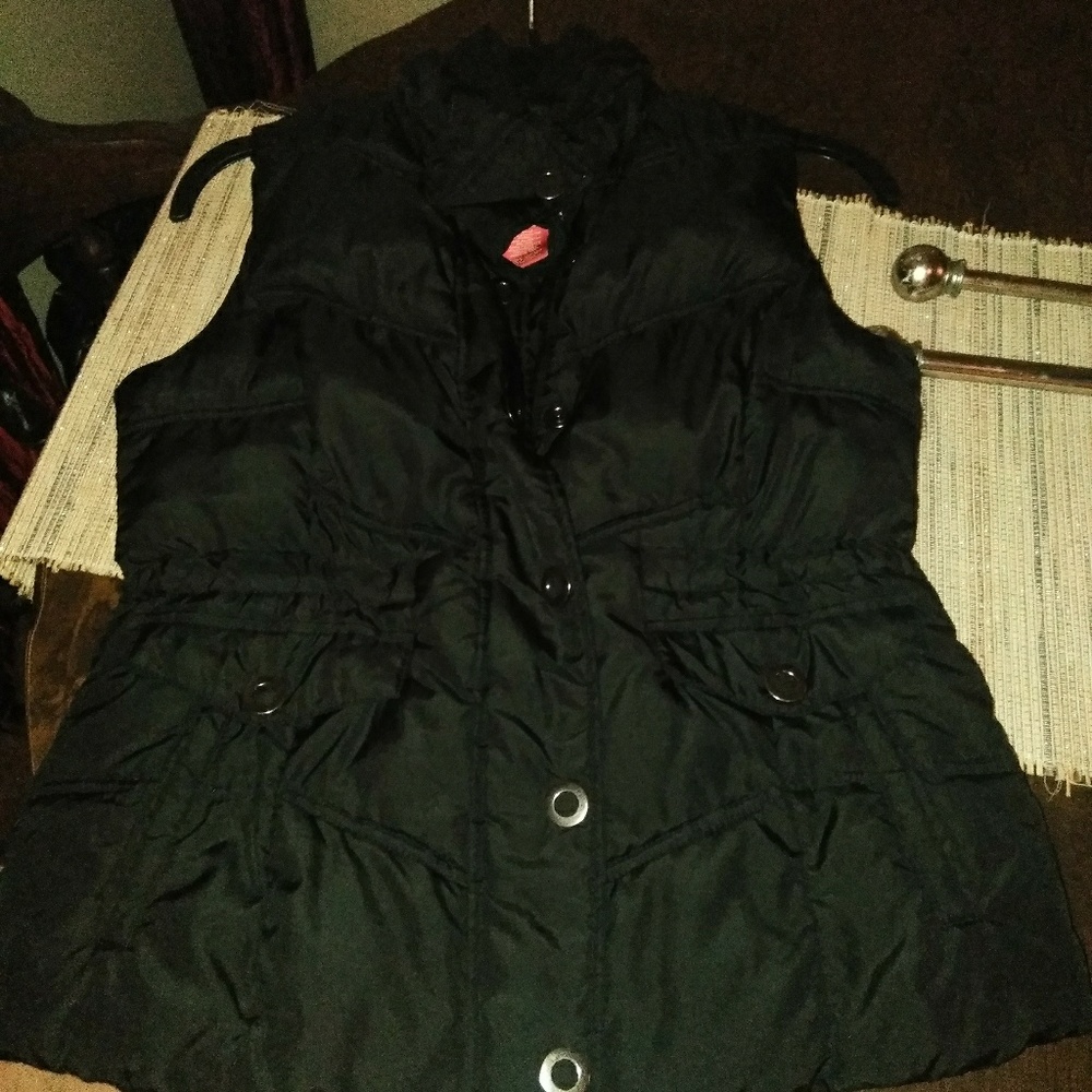 Black puffy vest